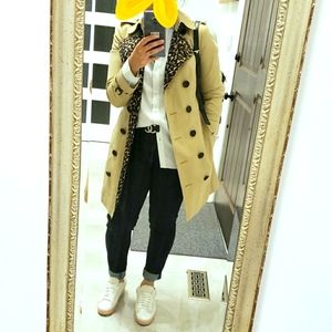 100% Authentic Burberry Sandringham Mid-Length Trenchcoat, Honey Sz 6 US